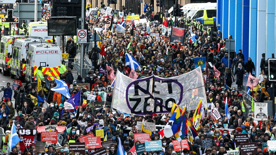 
                            Protesti za podnebno pravičnost na ulicah združili več milijonov ljudi po svetu (foto: profimedia)