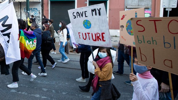 
                            S protesti se krepi pritisk na pogajalce, da bi odločneje ukrepali zoper podnebne spremembe (foto: profimedia)