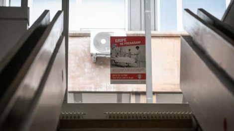 "Med vikendom je na obisk k sestri v bolnico prihajala gospa s ponarejenim potrdilom!"