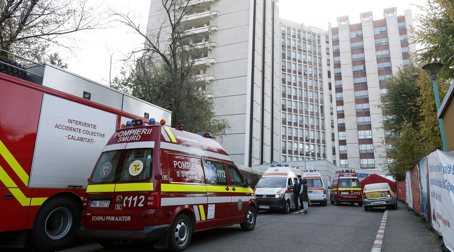 V Bukarešti trupla umrlih ležijo na hodnikih: »Vsak dan izgubimo za celo vas ljudi!« (foto: profimedia)