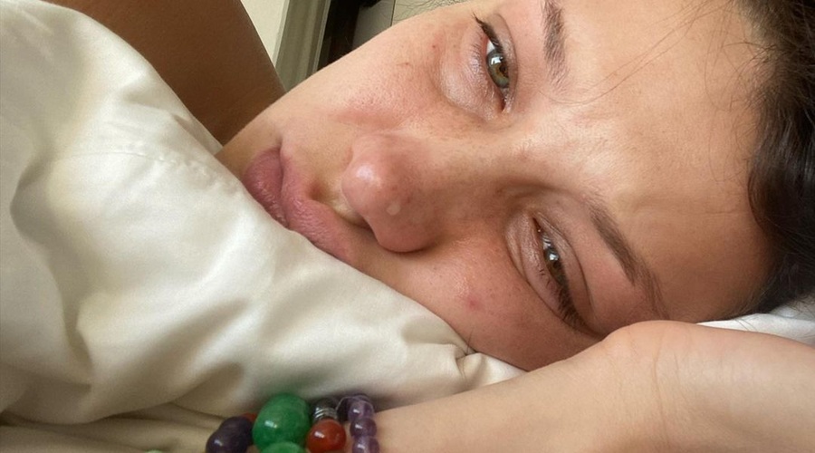 (Objokana) Bella Hadid na Instagramu: "V svojih negotovostih in strahovih NISTE sami!" (foto: profimedia)