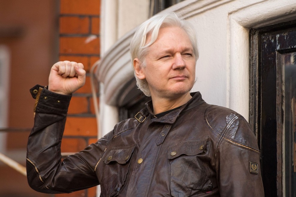 Julian Assange končno od upravnika zapora dobil dovoljenje za poroko (foto: profimedia)