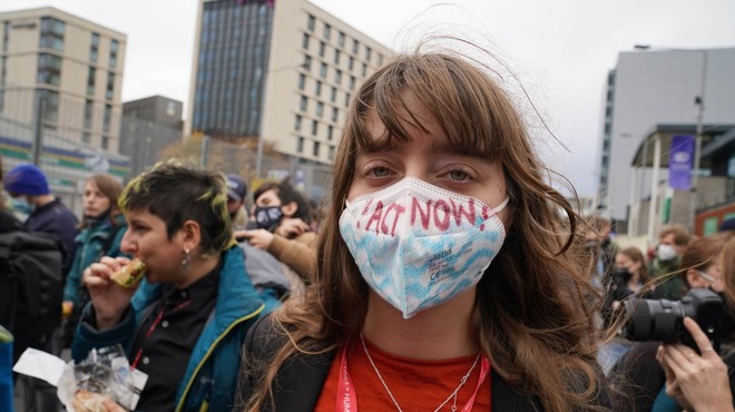 Protestniki ob podnebni konferenci izpraznili gume razkošnih avtomobilov (foto: profimedia)