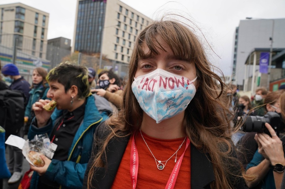 Protestniki ob podnebni konferenci izpraznili gume razkošnih avtomobilov (foto: profimedia)
