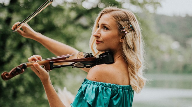 [Talenti] Violinistka Maša Golob iskreno o tesnobi: »Prišel je trenutek, ko violine sploh nisem mogla vzeti v roke.« (foto: Ana Gregorič)