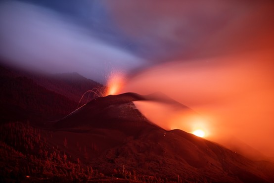 Vulkan na otoku La Palma po skoraj dveh mesecih bruhanja vzel eno življenje