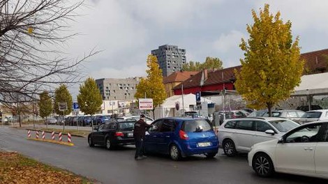 Na PCR-test se je treba naročiti