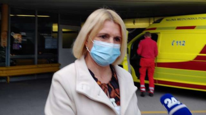 Slovenskim bolnišnicam naj bi prišle na pomoč medicinske ekipe iz Italije (foto: Rosana Rijavec/STA)