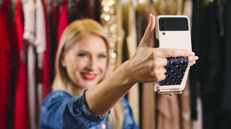 Zložljivi telefoni so nazaj! Ta je na voljo z unikatnimi dodatki (dizajn Maje Ferme)
