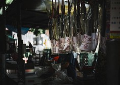 Prvi na svetu, okužen s koronavirusom, naj bi bil prodajalec morskih sadežev na tržnici Huanan