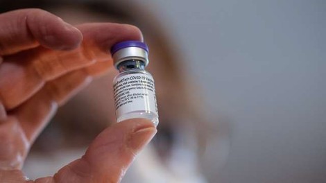 Cepivo Pfizer/BioNTech 100-odstotno učinkovito pri mladostnikih