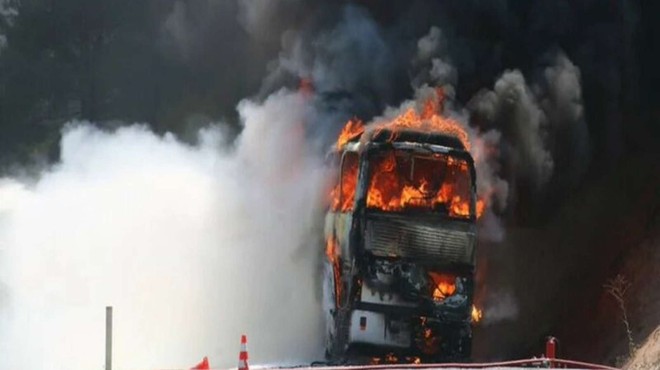 Najmanj 46 mrtvih v nesreči avtobusa v Bolgariji: "Na avtobusu so spali, ko se je zaslišala eskplozija!" (foto: STA/Twiter)