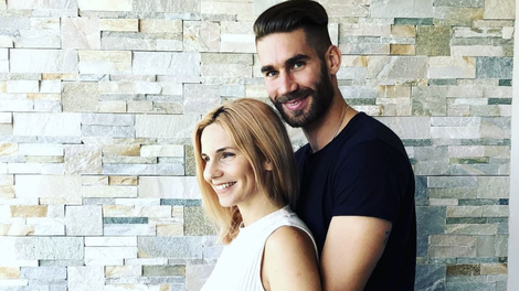 Lea Sirk in njen partner Alen sporočila veselo novico - katero ime sta izbrala?