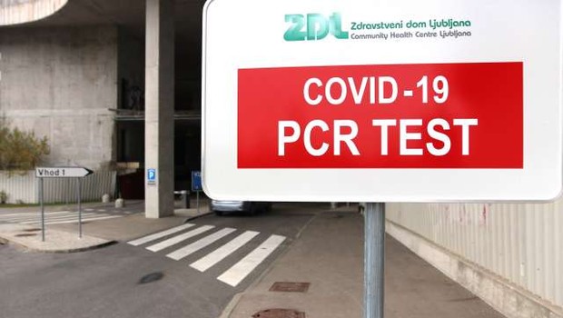 
                            V torek potrdili 3144 okužb z novim koronavirusom (ali 36,5 odstotka testov) (foto: Nace Hočevar/STA)