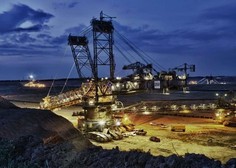 V nesreči v ruskem premogovniku v Sibiriji več mrtvih (in okoli 50 še ujetih v rudniku)