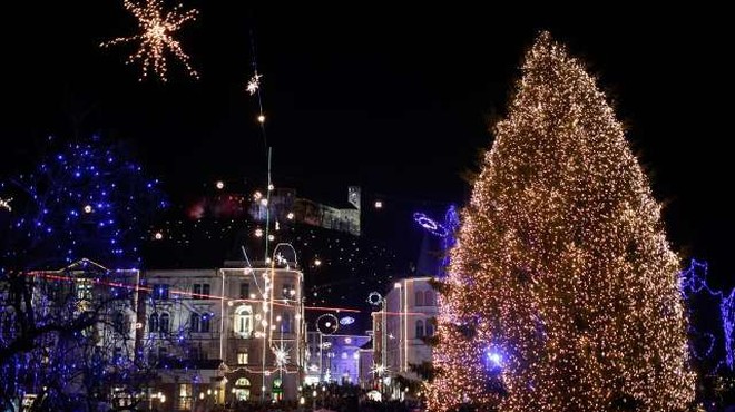 V Ljubljani, Mariboru in Izoli bodo prižgali novoletne lučke (foto: STA/Anže Malovrh)