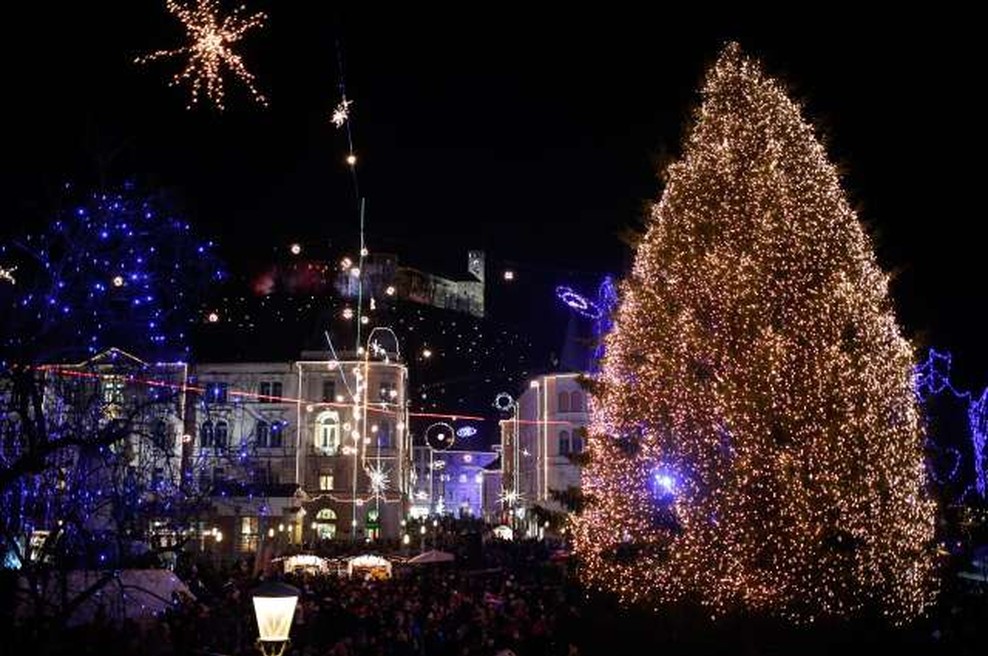 V Ljubljani, Mariboru in Izoli bodo prižgali novoletne lučke (foto: STA/Anže Malovrh)
