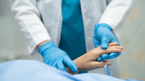 Vrh na intenzivnih oddelkih bi po mnenju Matjaža Leskovarja dosegli v naslednjih dneh