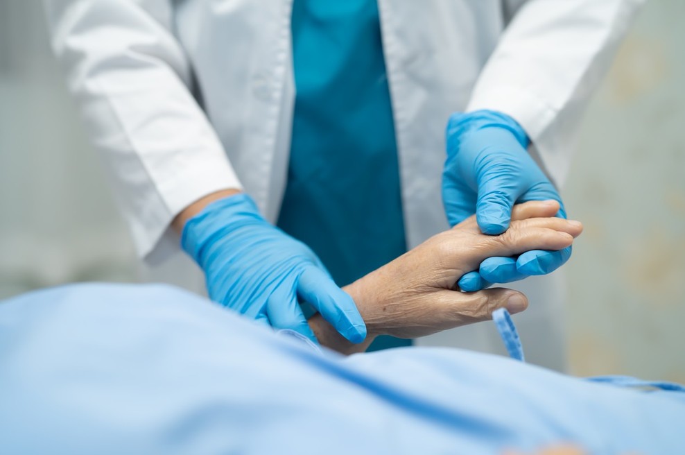 Vrh na intenzivnih oddelkih bi po mnenju Matjaža Leskovarja dosegli v naslednjih dneh (foto: profimedia)