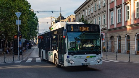 Javni prevoz v Sloveniji redno uporablja komaj desetina gospodinjstev