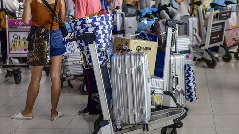 V več evropskih državah so potrdili okužbo z različico koronavirusa omikron