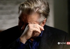 Zlomljeni Alec Baldwin v solzah: "Nisem pritisnil na sprožilec"