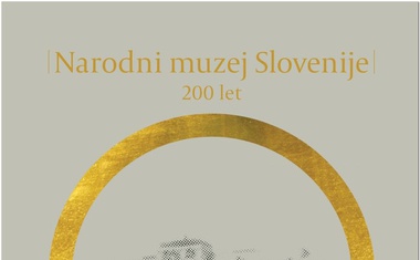 Naslovnica znanstvene monografije, ki so jo v muzeju izdali ob visokem jubileju.
Uredili Tomaž Lazar, Jernej Kotar in Gašper Oitzl; oblikovanje: Polonca Strman