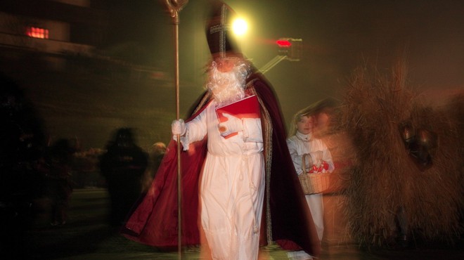 Miklavž ali Sveti Nikolaj (dobri decembrski mož, ki otrokom prinaša darila vrlin) (foto: profimedia)