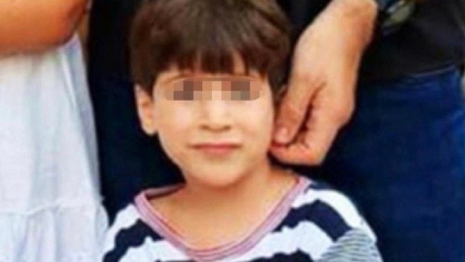 
                            Deček, ki je preživel padec gondole v Bergamu, po ugrabitvi spet pri teti v Italiji (foto: profimedia)