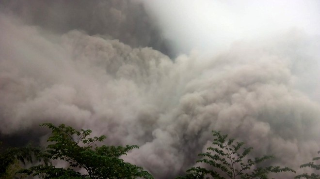 V Indoneziji izbruhnil že tretji vulkan letos, tokrat se je stresla Java (foto: profimedia)