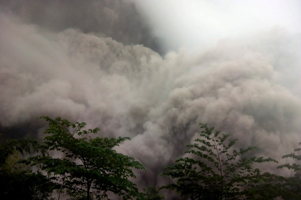 V Indoneziji izbruhnil že tretji vulkan letos, tokrat se je stresla Java (foto: profimedia)