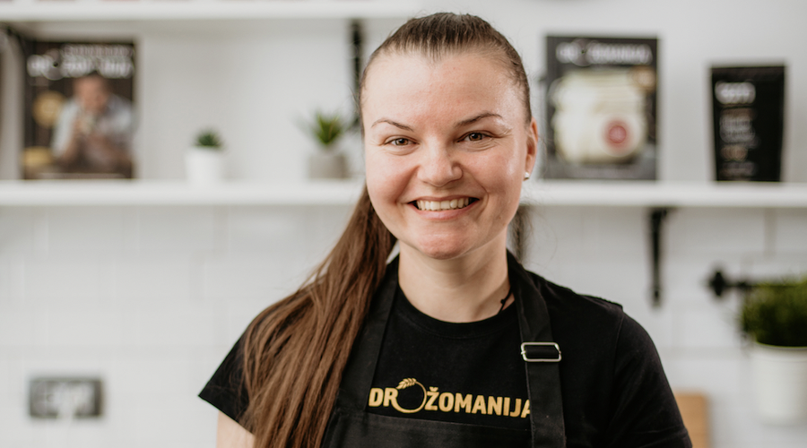 Avtorica knjig o krašenju kruha Anita Šumer: "Korona je bila dobra za razmah peke z drožmi." (foto: Jon Razinger)