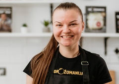 Avtorica knjig o krašenju kruha Anita Šumer: "Korona je bila dobra za razmah peke z drožmi."