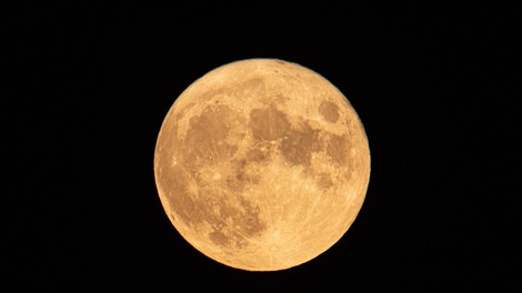 Proti jutru popolni Lunin mrk - EDINI letos!