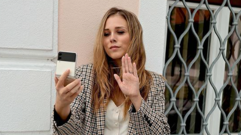 Eva Ahačevčič Pakiž vam pokaže, kako posneti najboljši selfi (še nikoli ni bilo tako enostavno!)