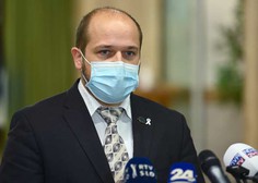 Minister Poklukar napovedal premislek o odpravi zaščitnih mask v šolah