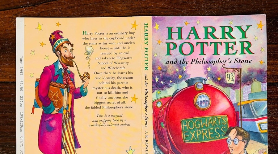 Prvo izdajo knjige Harry Potter in kamen modrosti prodali za 471 tisoč dolarjev (foto: profimedia)