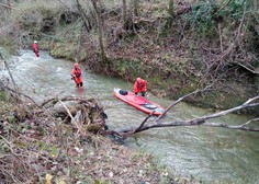 Truplo pogrešane desetletnice našli dva metra pod gladino na hrvaški strani Dragonje
