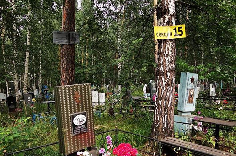 Grobovi ruskih mafijcev kot spomeniki trenirkam in zlatim verižicam (foto: profimedia)