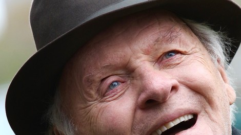 Na festivalu v Berlinu nagrada za režijo Jasmili Žbanić, najboljši igralec Anthony Hopkins