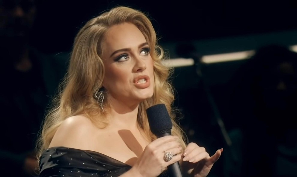 Se še spomnite stare, nedolžne in osladno prijazne Adele? Videti je, da se je uspešna pevka konkretno spremenila. Zdaj velja …
