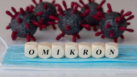 V Veliki Britaniji potrdili prvo smrt zaradi omikrona