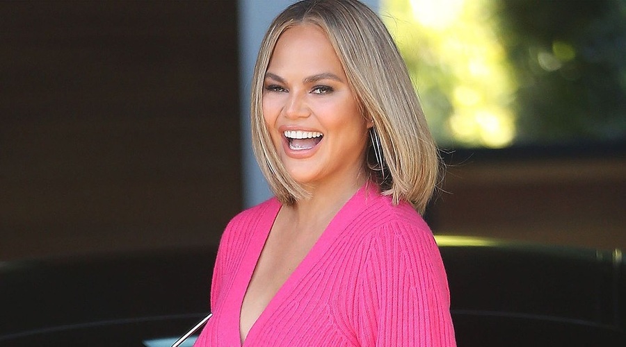 "Mojstrica samopromocije" Chrissy Teigen spet na udaru javnosti (foto: Profimedia)