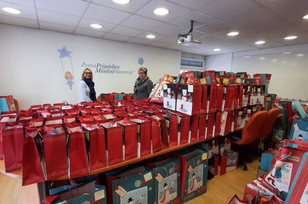 Telemach in Zveza prijateljev mladine s 500 prazničnimi darili za eno srce (foto: PROMO)