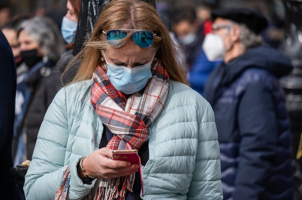 Delež pozitivnih testov se je v primerjavi z dnevom prej znižal za 7,6 odstotne točke (foto: Profimedia)