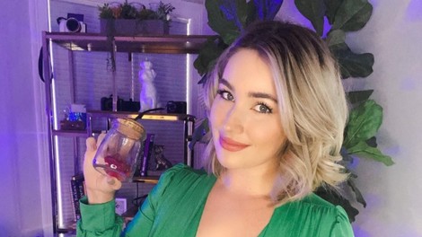 Spoznajte TV-zvezdnico, ki služi bajne vsote s prodajo lastnih prebavnih vetrov