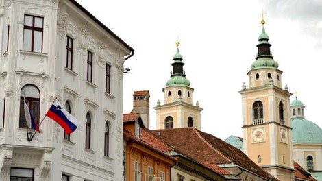Upravno sodišče zavrnilo zahtevo po izbrisu podatkov iz krstne knjige