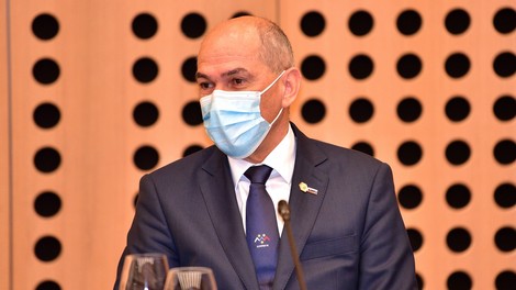 Protikorupcijska komisija ob menjavah v DUTB sprožila preiskavo zoper Janšo