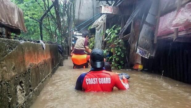 
                            Tajfun Rai na Filipinih odnesel najmanj 33 življenj, domove zapustilo več kot 300 tisoč ljudi (foto: profimedia)