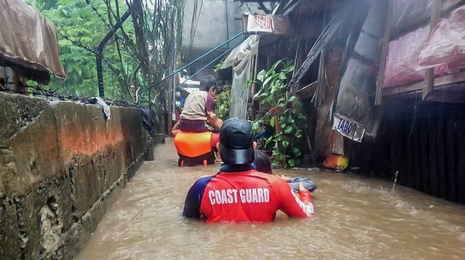 Tajfun Rai na Filipinih odnesel najmanj 33 življenj, domove zapustilo več kot 300 tisoč ljudi (foto: profimedia)